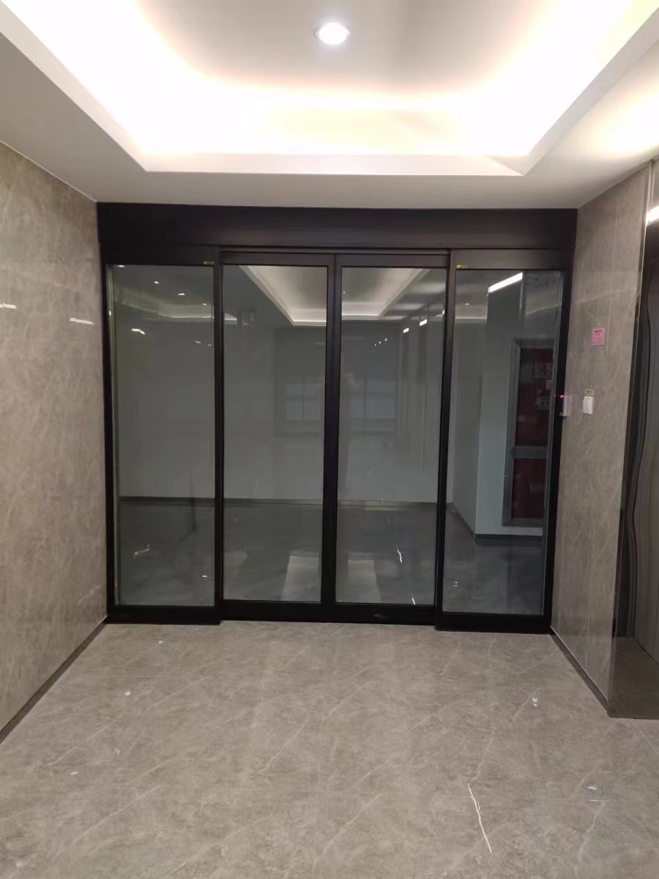 港闸区玻璃伸缩门